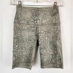 Lululemon Wunder Train High Rise Biker Shorts 7 Inch inseam Size 4.